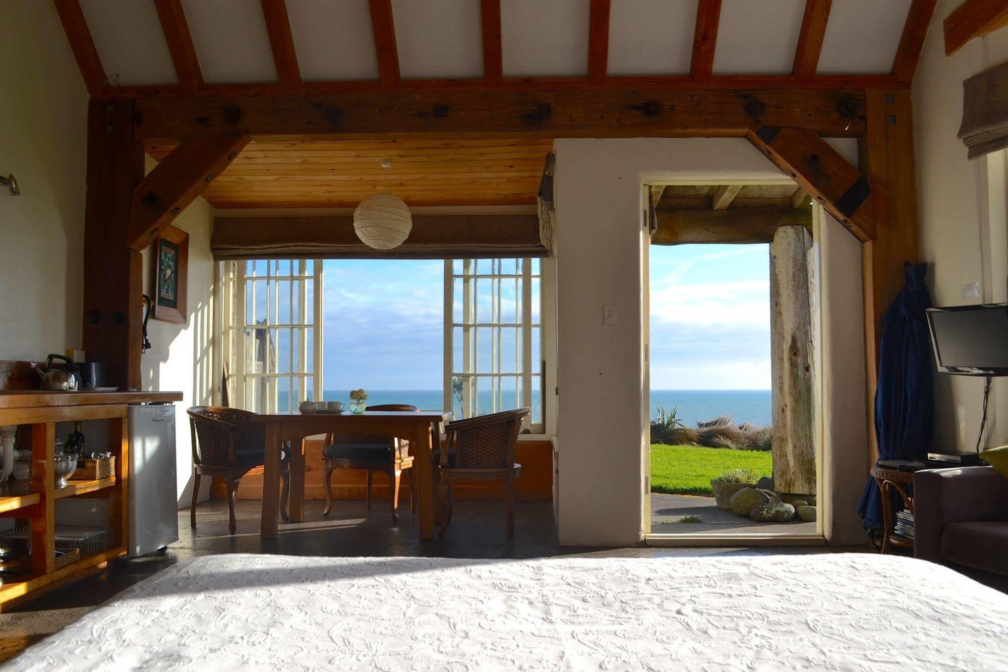 Ahu Ahu Beach Villas Oakura Esterno foto